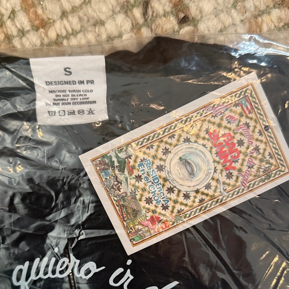 Bad Bunny merch Residencia t-shirt no me quiero it de aqui. Size S - Picture 2 of 3